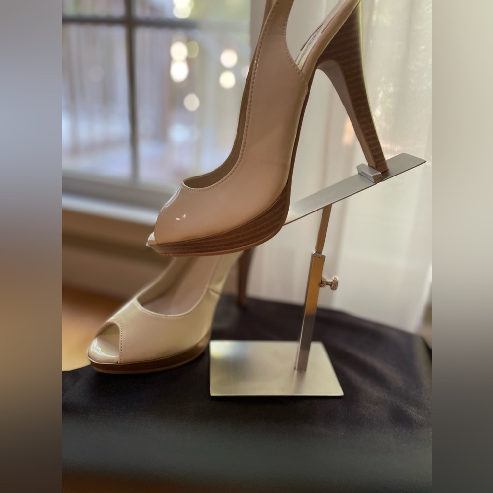 SPLASH FASHION FOOTWEAR, Cream color,  peekaboo toe perfect condition never worn